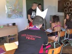 Sex zu viert an der Schultafel