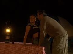 Asiatisches Luder lässt sich beim Campen vögeln